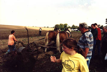 Kartoffelernte mit einem Schleuderroder des Th&uuml;ringer Klo&szlig;museums Heichelheim